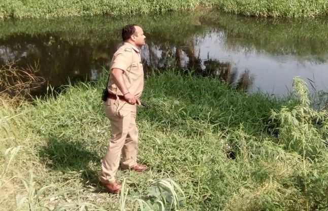 Hapur फिल्मी स्टाइल में लाखों रूपये लूटकर भागे बदमाश, पुलिस मुठभेड़ में दो गिरफ्तार