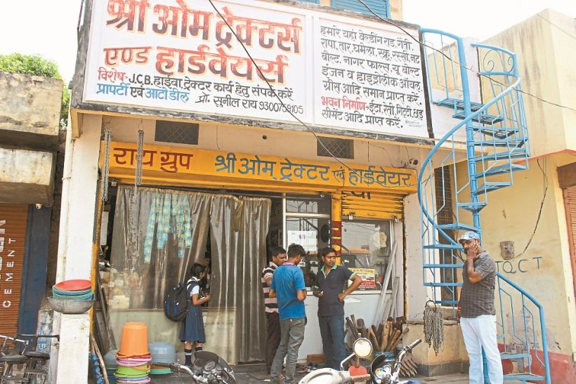 Thousands of theft in the hardware shop near Devik देवरीखुर्द पुलिस सहायता केन्द्र के पास हार्डवेयर दुकान में हजारों की चोरी
