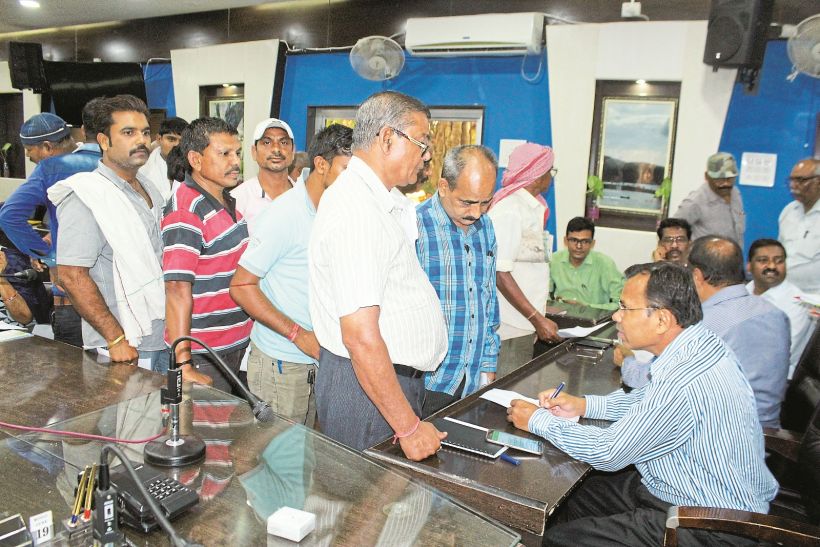 77 applications given by the public in public, all जनदर्शन में 77 ने दिया आवेदन, सभी को चाहिए सरकारी आवास