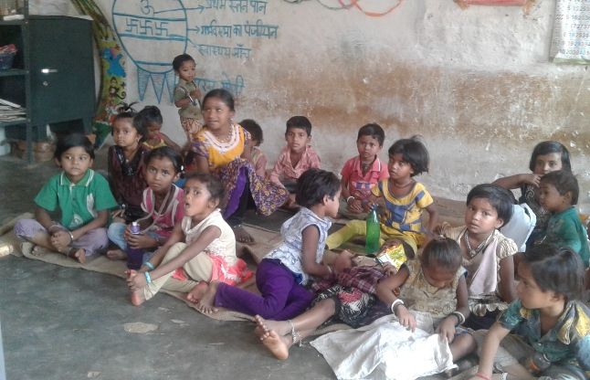 Mismanagement at Aanganwadi Centre स्वच्छ भारत का सपना केवल कागजों में यहां आंगनबाड़ी केन्द्रों में नहीं बना शौचालय