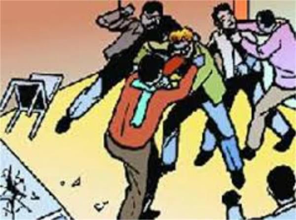 clash शादी समारोह में मारपीट, बाराती पक्ष के चार लोग घायल