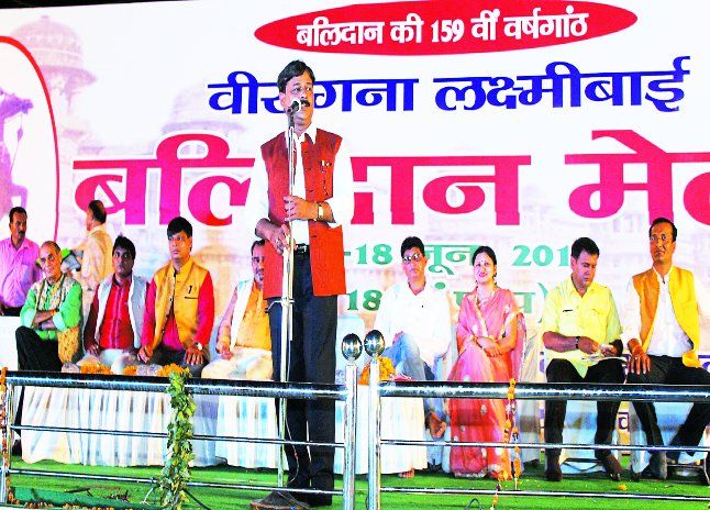 balidan diwas jhansi ki rani laxmi bai सेना को आदेश थमा दो घाटी गैर नहीं होगी...