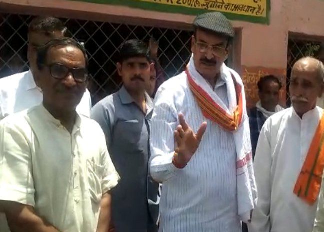 health minister rustam singh स्वास्थ्य मंत्री को महिलाओं ने दिया ऐसा जवाब कि बोलती हो गई बंद, आखिर क्या बोलीं महिलाएं