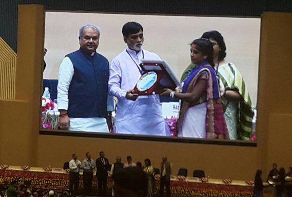 Hoshangabad, itarsi women-sarpanch award delhi kes प्रदेश की एक मात्र सरपंच जो महिलाओं के लिए बनी मिसाल