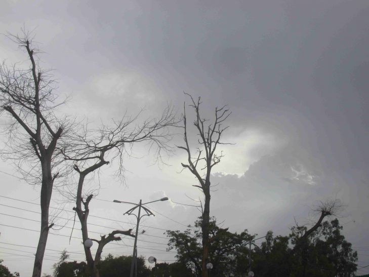 photo प्री-मानसून की बारिश से किसान पहुंचा खेतों में,बोवनी की तैयारी शुरू