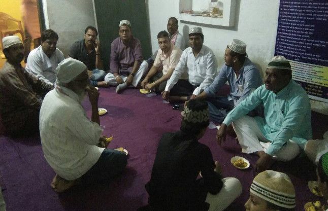 Roja Iftar's feast on the 23rd day of Ramzan रमजान के 23 वें रोजे पर रोजा इफ्तार की दी गई दावत