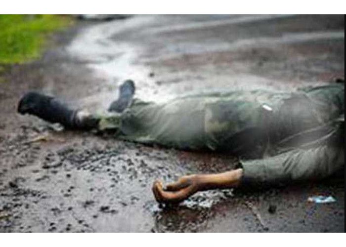 dead body on road तीन दिन से सड़क पर पड़ा था शव लेकिन किसी को कानों-कानों खबर तक नहीं