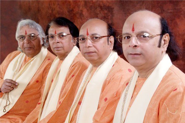 47 years of devotion to the music of the devotion 47 साल से भक्ति संगीत के मंचों की शान है यह जोड़ी