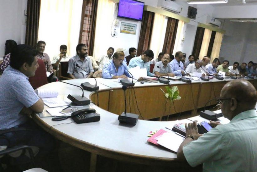 Collector directing officers काम रुके तो कार्रवाई के लिए रहें तैयार