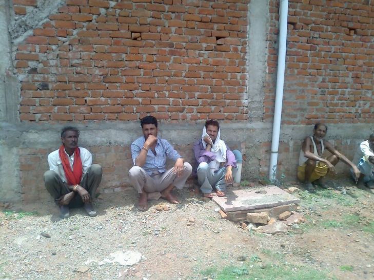 damoh पत्नी को किया बकरे की तरह हलाल फिर गर्दन से टपकता खून तसले में भरा और आरोपी पहुंचा पुलिस थाने