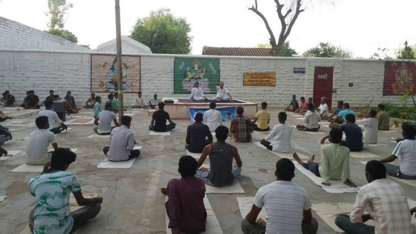 World Yoga Day .नेता, मंत्री से संत्री तक आज सभी दिखेंगे जमीन पर