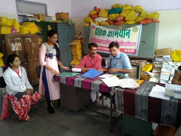 kareli आशा कार्यकर्ताओं की शिकायतो पर हुई चर्चां