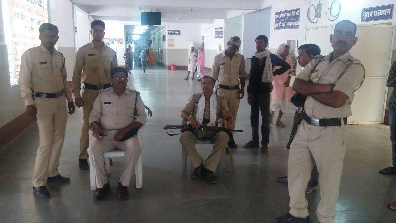 Doctors has resign, Nurses on strike डॉक्टरों ने दिया इस्तीफा, नर्सें हड़ताल पर, तड़प-तड़पकर मासूम ने दी जान