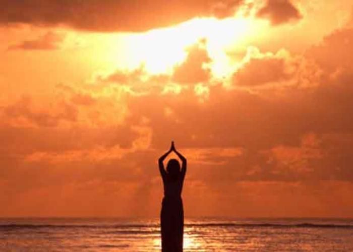 Surya Namaskar 'सूर्य नमस्कार' से होते हैं यह फ़ायदे , बस एक नमस्कार और देखें जीवन में चमत्कार !