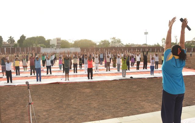 International Yoga Day #International_Yoga_Day_2017 - फोटो में देखे रतलाम में आज क्यों मनाया योग दिवस