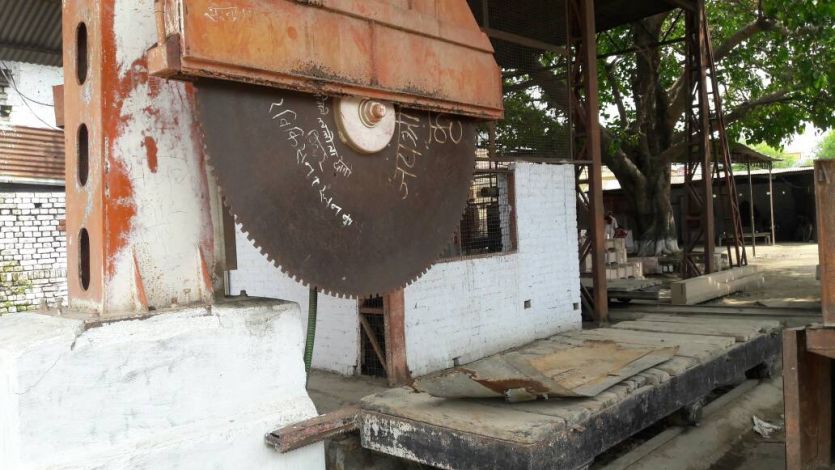 Karsewak Puram ayodhya सरगर्मी : अयोध्या में मंदिर निर्माण के लिए शिलाएं तराशने को तैयार हैं ये भीमकाय मशीने