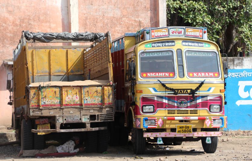 Dhar प्रतिबंध के बावजूद आ रही रेत, अवैध रेत पर कार्रवाई नहीं
