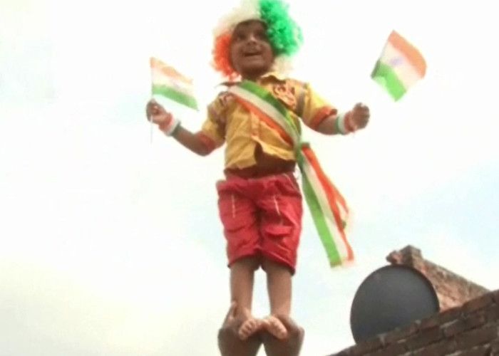 Muslim Kid Yoga International Yoga Day से पहले इस मुस्लिम बच्चे ने योग स्टंट कर कहा 'भारत माता की जय'