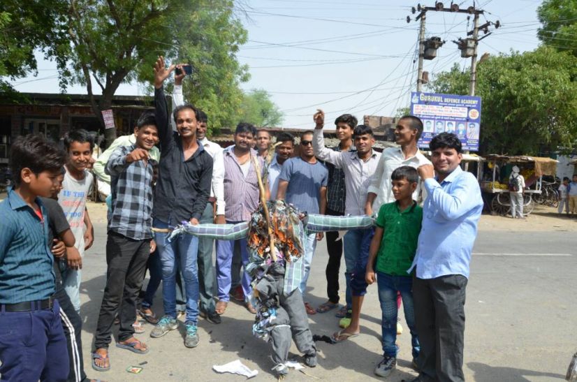 virat protest विराट कोहली मुर्दाबाद के लगे नारे, पुतला फूंका गया
