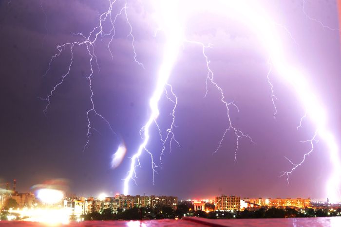 Weather report, बदलेगा मौसम का मिजाज, अगले 24 घंटे में गरज-चमक के साथ बौछार के आसार
