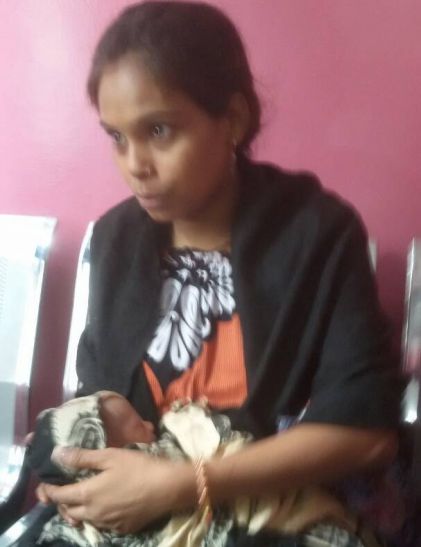 Rampur महिला ने चलती बस में दिया बच्च्ो को जन्म