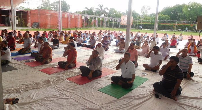 International yoga day 2017 International Yoga day 2017 : पीएम मोदी के साथ योग करने को तैयार हैं फैजाबाद के लोग
