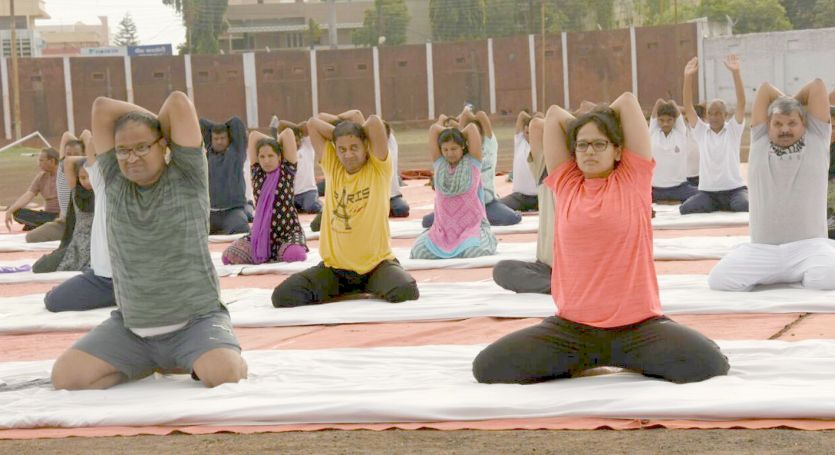 international yoga Day कलेक्टर-एसपी सहित अधिकारियों ने किया योग