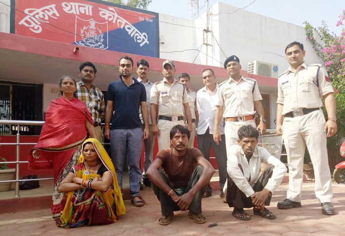 Three arrested with 5 kg of ganja 5 किलो गांजे के साथ तीन गिरफ्तार
