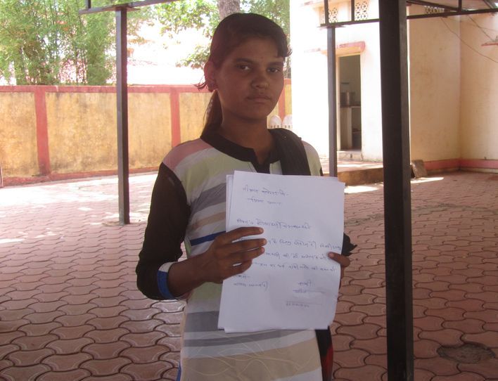 MP online operative fraud from schoolgirl एमपी ऑनलाइन संचालक ने छात्रा से की धोखाधड़ी