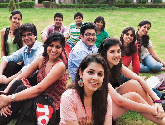 job डिफरेंट बनाना है करियर तो देखें कहां हैं मौके