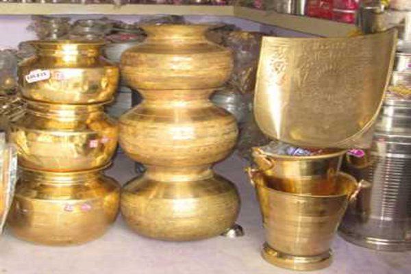 water utensils एक शहर ऐसा जहां बेटियां शादी में अपने साथ ले जाती हैं ज्यादा से ज्यादा बर्तन, जनिये कैसे बनी ये परंपरा