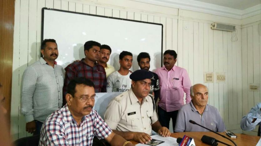 online thugs at Foreign citizens अमरीकी नागरिक से 50 लाख के रत्न की ऑनलाइन ठगी, 3 आरोपी गिरफ्तार