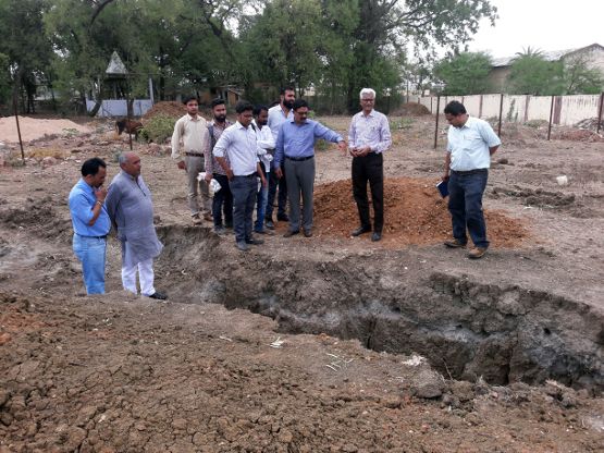 Hoshangabad
सिंहस्थ मेले में वल्र्ड क्लास सीवेज सिस्टम देने वाले अधिकारी ने किया नर्मदा जल परिवहन कार्य का निरीक्षण