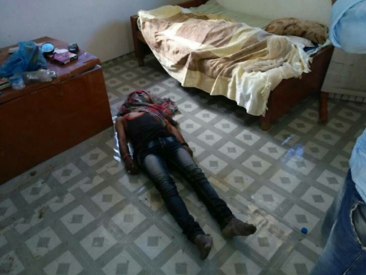 couple commits suicide रात में साथ सोए थे प्रेमी युगल, सुबह देखा तो अर्धनग्र पड़ी थी दोनों की लाश