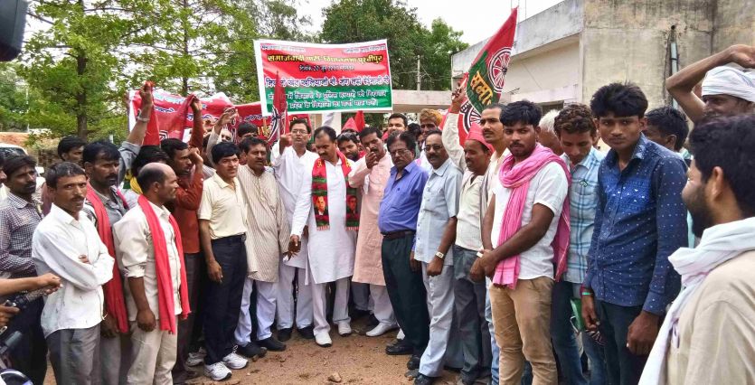 photo मंदसौर घटना और बिजली की समस्या को लेकर समाजवादी पार्टी ने किया प्रदर्शन