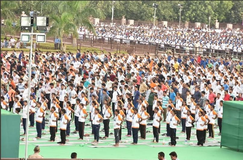 Yoga आदेशों में 'खेल', सीएम ने कहा 'हटाओ' तो पीएमओ ने कहा 'लगाओ'