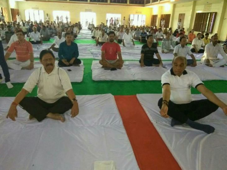 Chetan chauhan अर्न्तराष्ट्रीय योग दिवस पर शहर से लेकर गांव तक रही योग की धूम