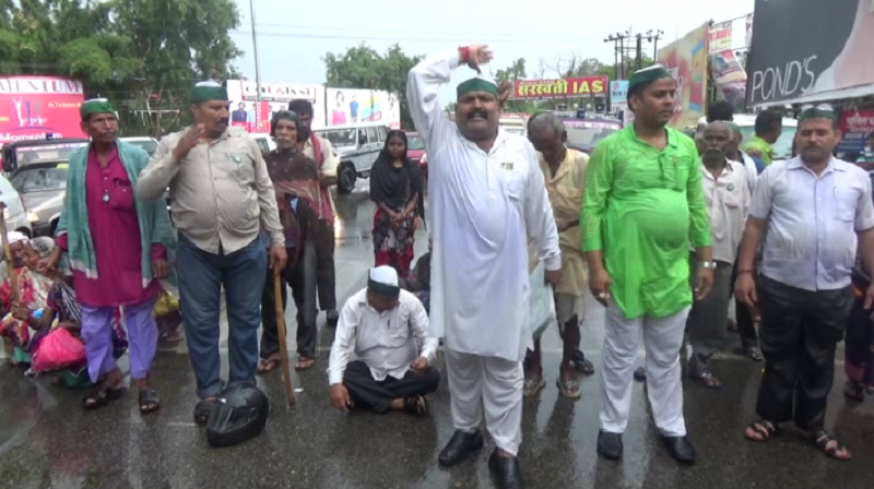 Farmers Proetst योग दिवस पर सड़क पर उतरे किसान, कहा- सरकार योग में व्यस्त, मर रहा किसान