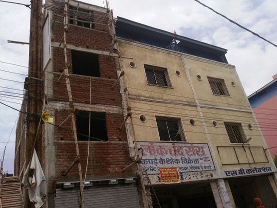 robbery बांस के सहारे चढ़ा तीसरी मंजिल, कैमरा तोड़ा, उड़ाए हजारों रुपए, देखिए विडियो