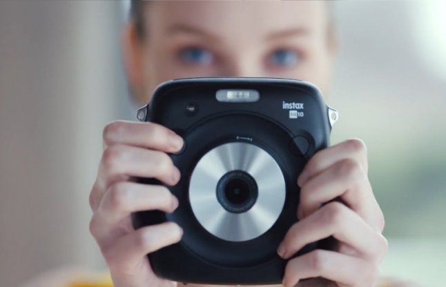 Fujifilm Instax SQ10 Fujifilm ने लांच किया पहला हाइब्रिड इंस्टेंट कैमरा SQ10, जानें क्या है खास