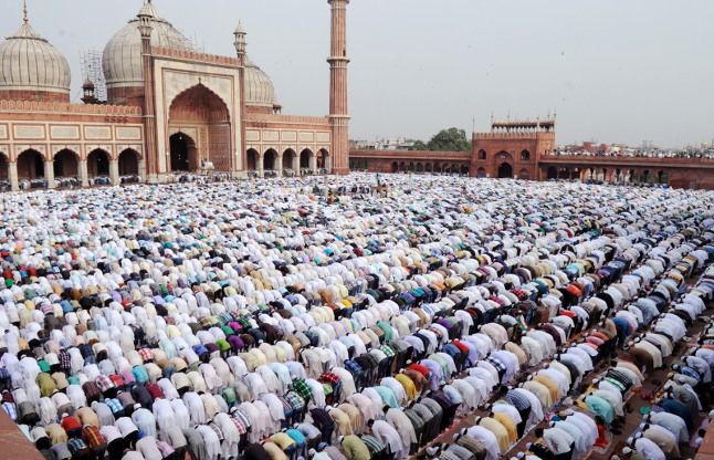 muslim namaz माह-ए-रमजानः अलविदा जुमा आज, ईद 26 या 27 को