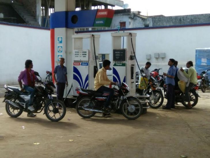 raisen मनमानी: साधारण पेट्रोल नहीं है, लेना है तो पॉवर पेट्रोल लो