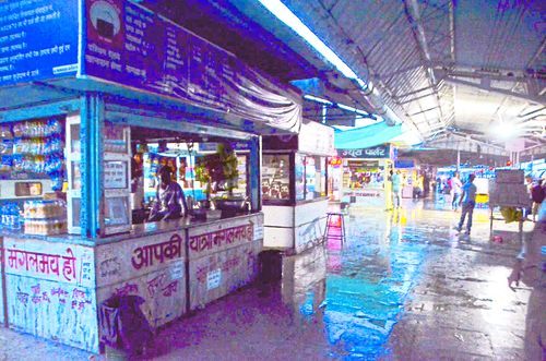 nagda railway station चार घंटे अंधेरे में डूबा रहा नागदा रेलवे स्टेशन