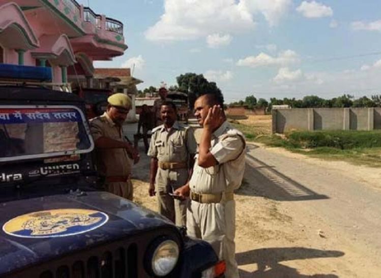 Police Force आजमगढ़ में संगीनों की साये में मनाई गई ईद, तैनात रही भारी फोर्स
