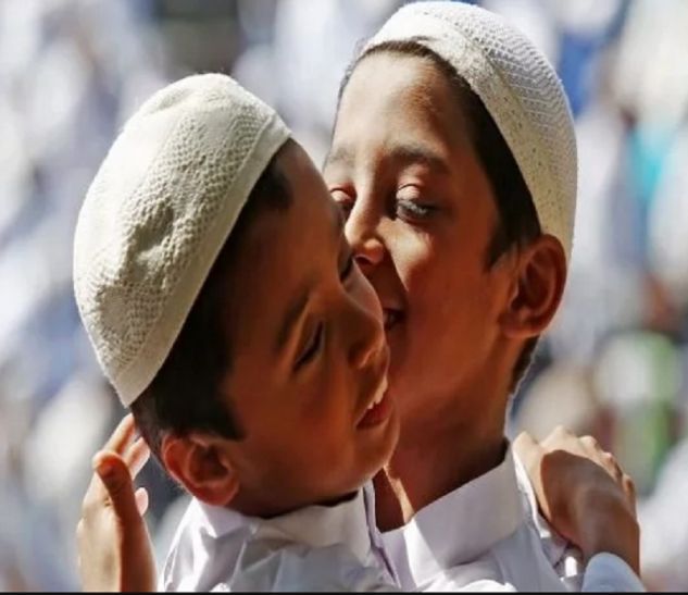 Eid आजमगढ़ में हर्षो उल्लास के साथ मनाई गई ईद