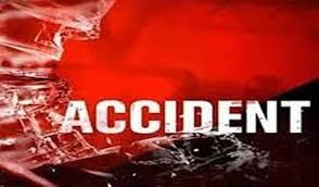 Road accident पिकअप अनियंत्रित होकर पलटा, तीन की हालत गंभीर