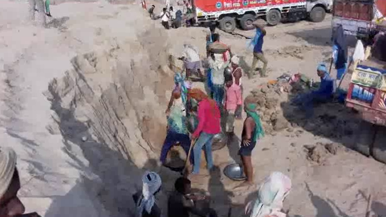 Illegal mining सीएम योगी को चुनौती दे रहे खनन माफिया, धड़ल्ले से हो रहा अवैध खनन