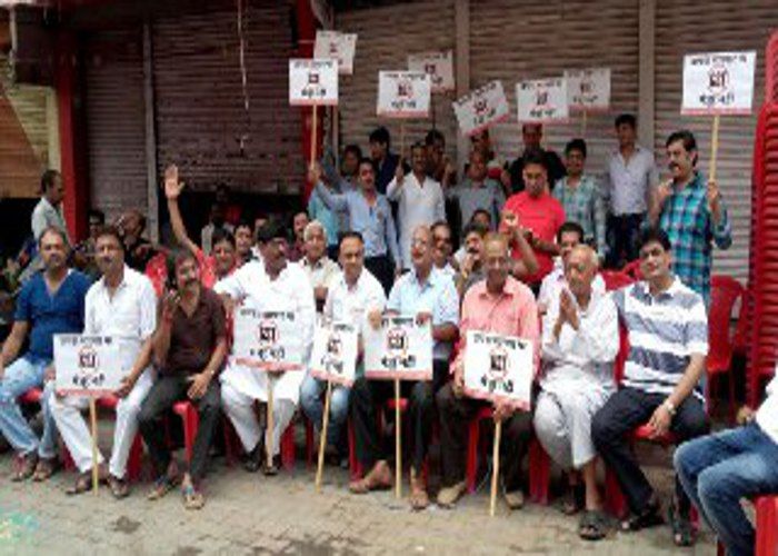 gst जीएसटी के विरोध में कपड़ा कारोबारियों का बंद, रात को बजेगा विरोध का घंटा, देखें वीडियो