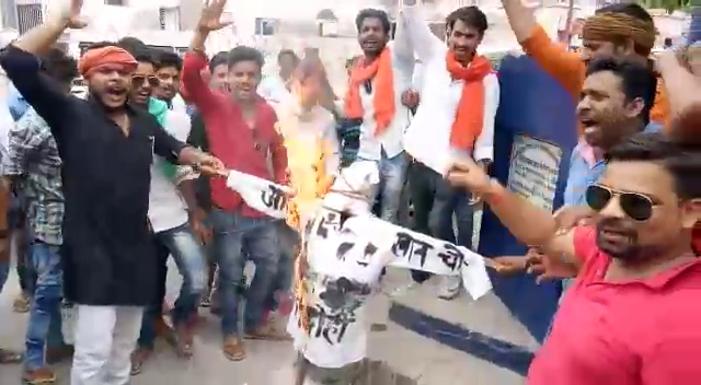 भाजपा युवा नेता की आजम खान को चेतावनी, सुधर जायें तो नहीं तो काट देंगे जुबान