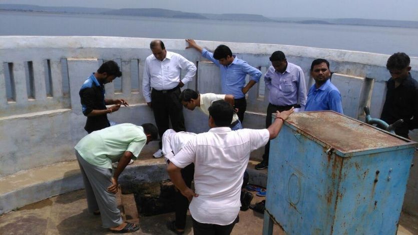 Dam Inspection सिचाई विभाग के अधिकारियों ने किया जरगो बांध का निरीक्षण, अभी भी दहशत में ग्रामीण